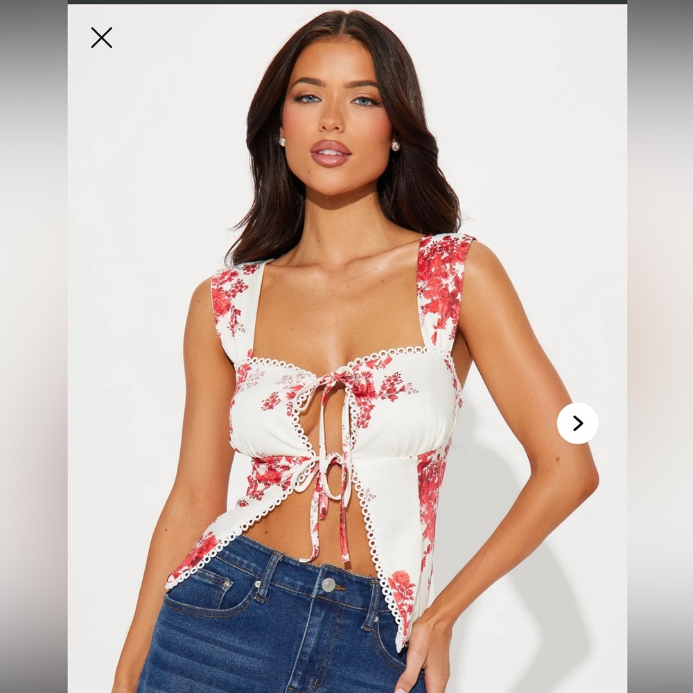 Floral Red and White Women's Top nwot